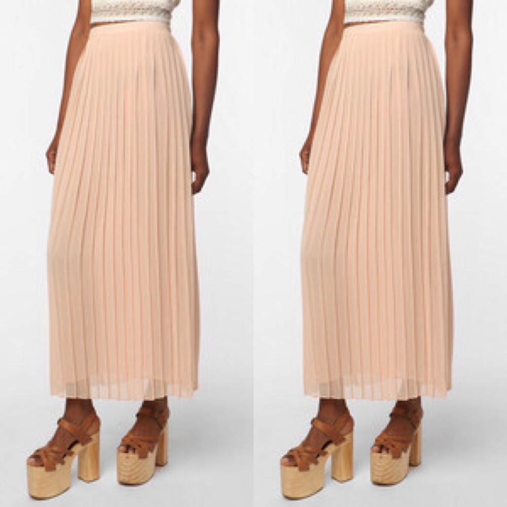 CUTE AF pleated pink maxi skirt Urban Outfitters